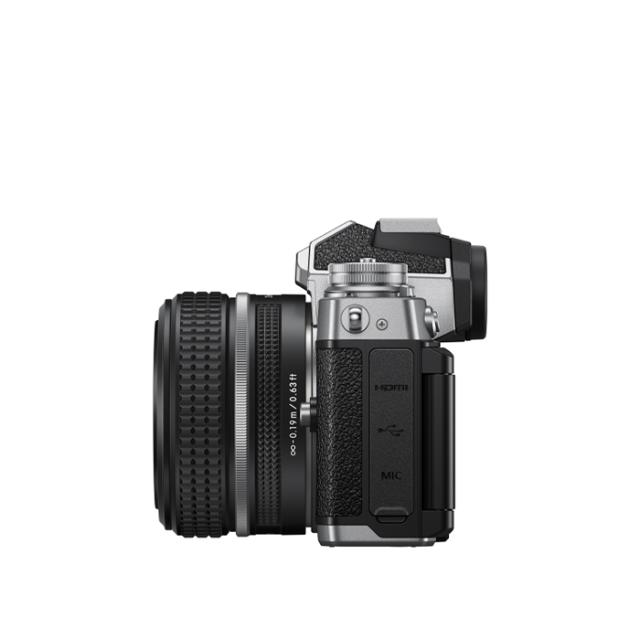 NIKON Z FC MIRRORLESS KIT WITH 28MM F/2,8