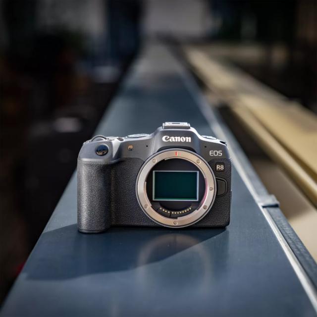 CANON EOS R8 M. RF 24-105MM F4-7.1 IS STM
